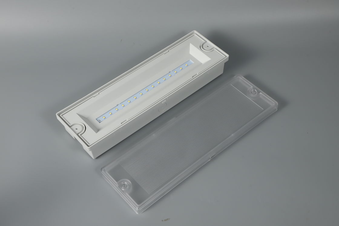 Μη συντηρούμενο 7.5W IP65 Αδιάβροχο φως έκτακτης ανάγκης 15pcs 2835 SMD Li-ion L130MN
